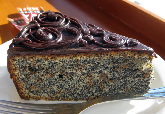 Mohnkuchen mit Schokoglasur