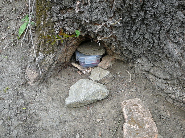 Geocache-Versteck (c) Pavel Ševela / Wikipedia