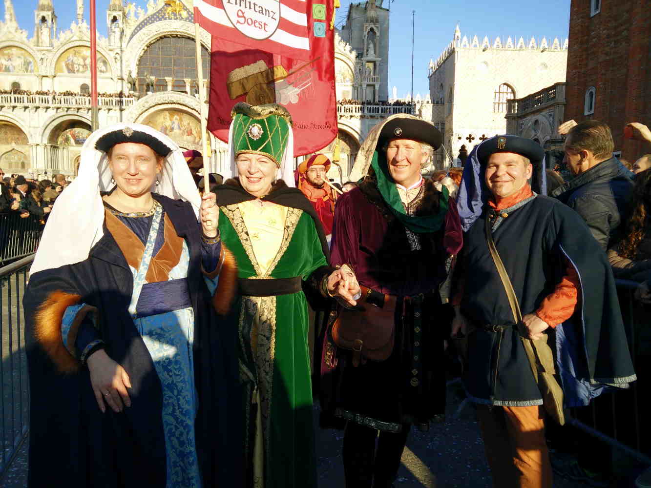 Firlitanz aus Soest vor dem Dogenpalast in Venedig