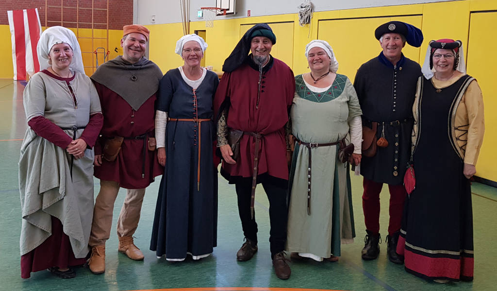 Firlitänzer in der Turnhalle